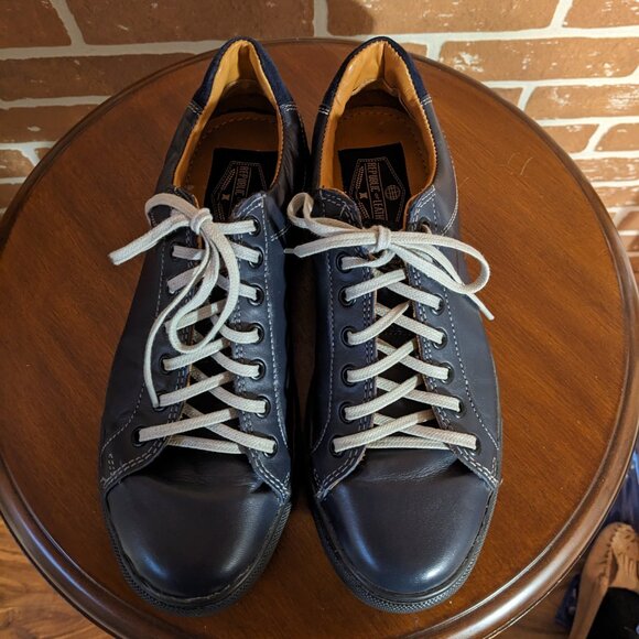 Luxurious Republic of Leather Shoes - Picture 4 of 7